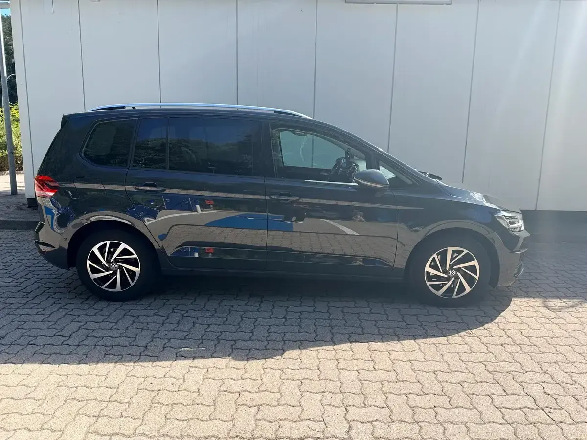 Gebraucht VW Touran 116 PS (85 kW) 2019 Grau Van / Kleinbus