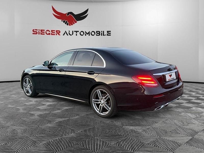 Gebraucht Mercedes E220 AMG line 260 PS (191 kW) 2016 Obsidianschwarz Limousine