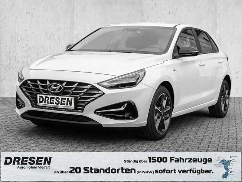 Weiss Gebraucht 2024 Hyundai i30 Advantage Limousine | 23.340 € (Guter Preis) - Bild 1/4