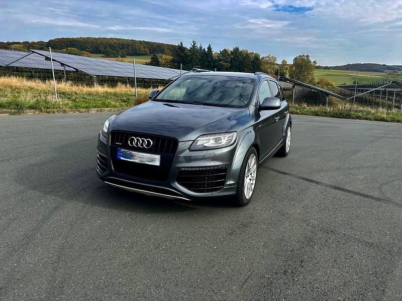 Grau Gebraucht 2014 Audi Q7 SUV | 27.500 € - Bild 1/4