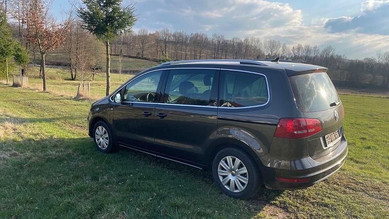 Second-hand VW Sharan 140 CP (102 kW) 2015 Maro Monovolum