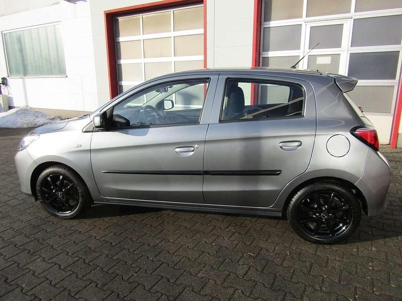 Gebraucht Mitsubishi Space Star Plus 71 PS (52 kW) 2022 Platinum grau Kleinwagen