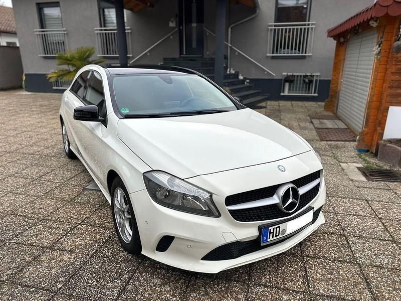 Weiß Gebraucht 2016 Mercedes A160 Limousine | 9.900 € (Fairer Preis) - Bild 1/4
