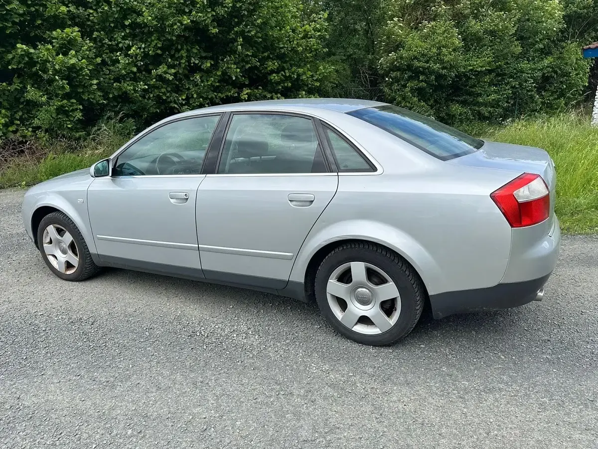 Gebraucht Audi A4 130 PS (95 kW) 2001 Silber Limousine