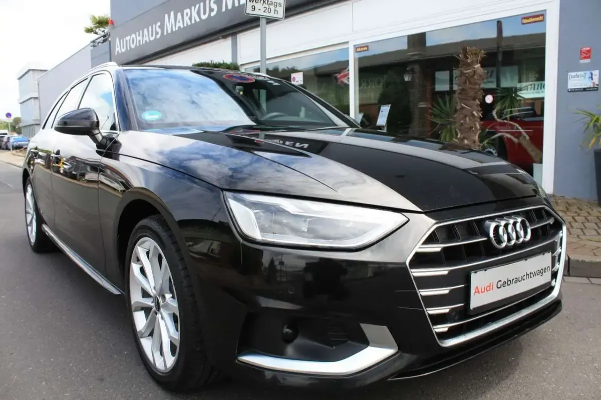 Używany Audi A4 Advanced Plus 163 KM (119 kW) 2023 Czarny Kombi