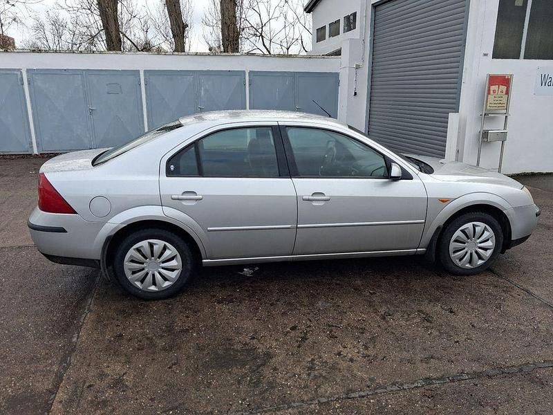 Gebraucht Ford Mondeo 145 PS (106 kW) 2001 Silber Limousine