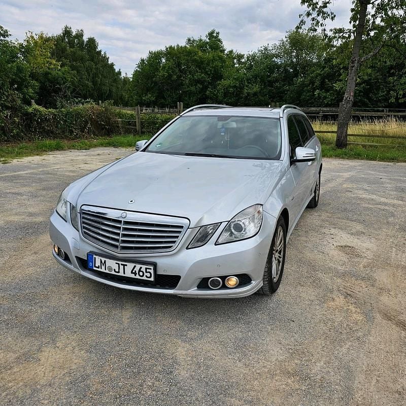 Silber Gebraucht 2011 Mercedes E220 Kombi | 3.650 € (Superpreis) - Bild 1/4