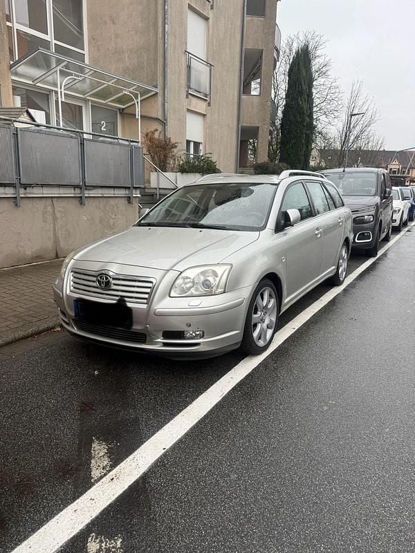 Grau Gebraucht 2004 Toyota Avensis T2 Kombi | 3.200 € (Fairer Preis) - Bild 1/4