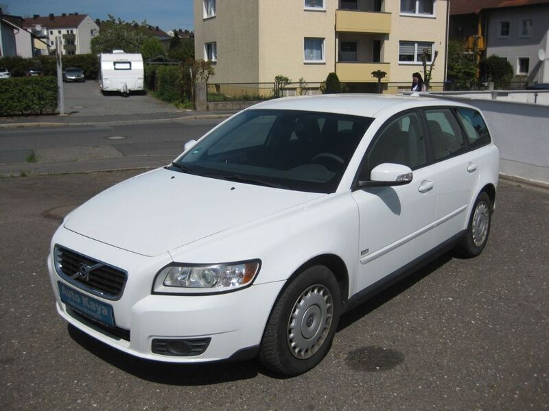 Weiß Gebraucht 2009 Volvo V50 Kombi | 2.590 € (Guter Preis) - Bild 1/4