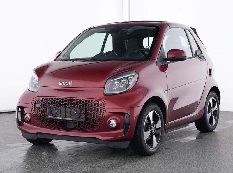 Carmine red (metallic) Gebraucht 2023 Smart ForTwo Electric Drive Passion Exclusive Cabrio | 16.666 € (Fairer Preis) - Bild 1/4