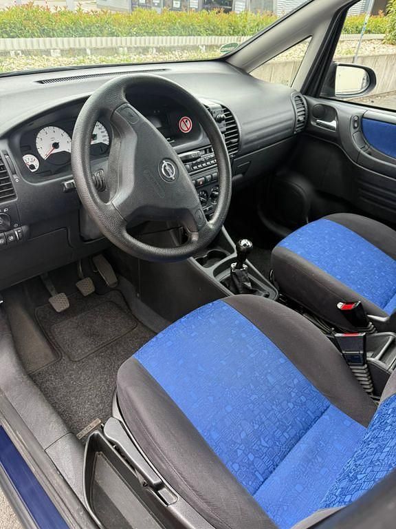 Blau Gebraucht 2000 Opel Zafira Comfort Van / Kleinbus | 1.650 € (Guter Preis) - Bild 1/4