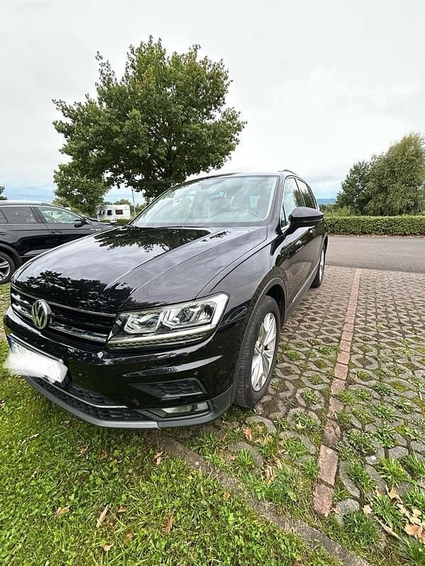 Schwarz Gebraucht 2020 VW Tiguan Highline SUV | 21.900 € (Superpreis) - Bild 1/4