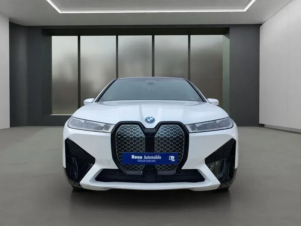 Gebraucht BMW iX Sport Line 384 kW (523 PS) 2025 Weiß SUV