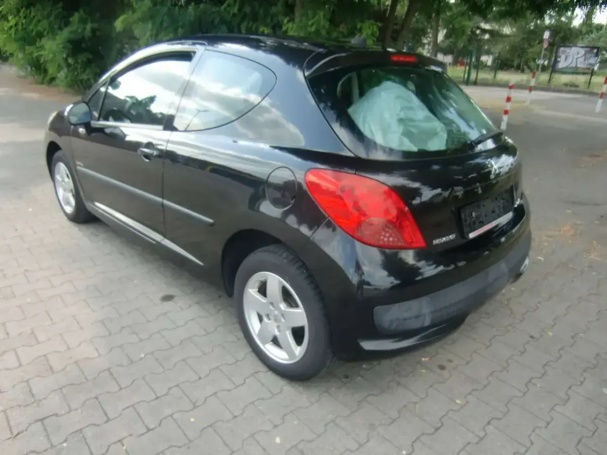 Gebraucht Peugeot 207 Urban Move 95 PS (69 kW) 2009 Schwarz Limousine