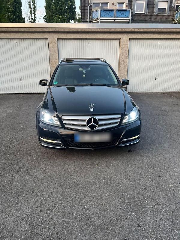 Schwarz Gebraucht 2012 Mercedes C220 Avantgarde Kombi | 8.000 € (Guter Preis) - Bild 1/4