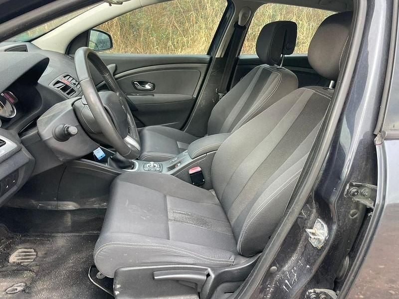 Gebraucht Renault Mégane III Dynamique 90 PS (66 kW) 2010 Grau Kombi