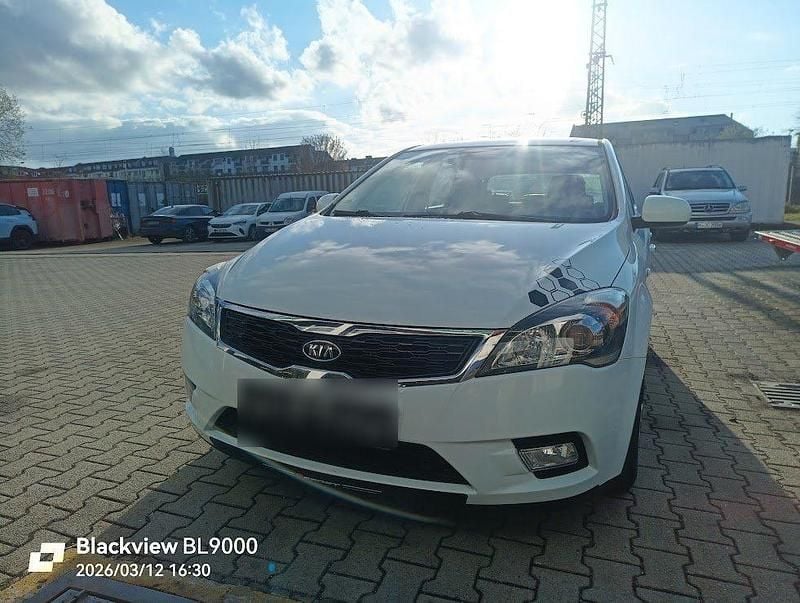 Gebraucht Kia Ceed 105 PS (77 kW) 2012 Weiß Kleinwagen