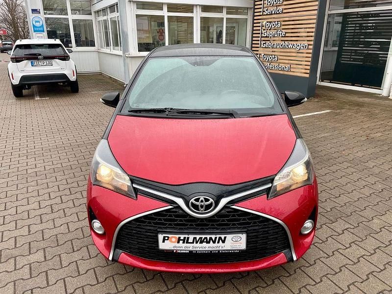 Gebraucht Toyota Yaris Style 99 PS (72 kW) 2016 Rot Kleinwagen