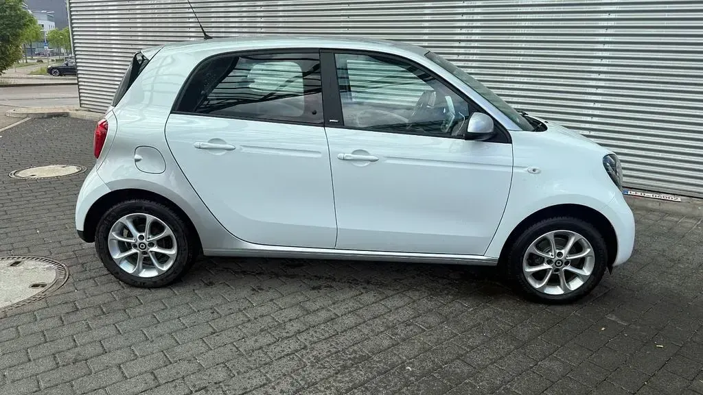 Używany Smart ForFour Passion 71 KM (52 kW) 2014 Biały Hatchback