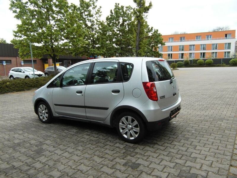 Gebraucht Mitsubishi Colt 95 PS (69 kW) 2011 Silber Limousine