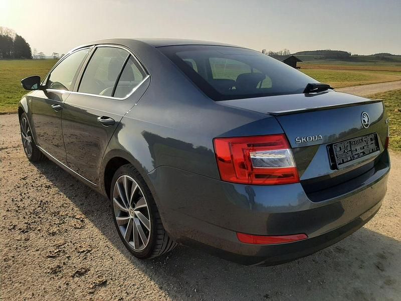 Gebraucht Skoda Octavia LAURIN & KLEMENT 179 PS (131 kW) 2016 Grau (metallic) Kleinwagen