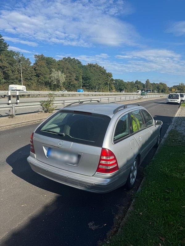 Silber Gebraucht 2002 Mercedes C220 Kombi | 2.500 € - Bild 1/4