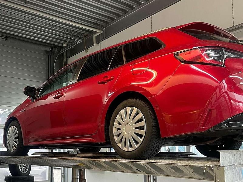 Gebraucht Toyota Corolla Team 196 PS (144 kW) 2021 Rot Kombi