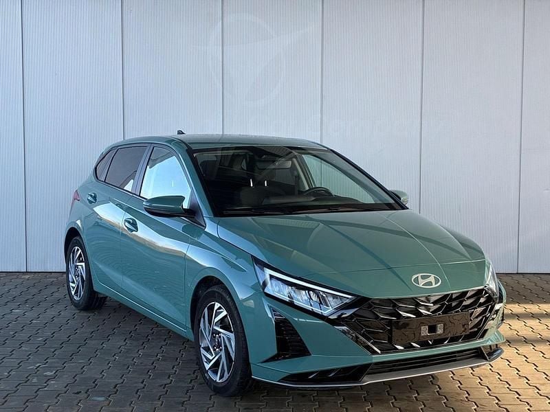Gebraucht Hyundai i20 Comfort 101 PS (74 kW) 2025 Mangrove green Kleinwagen