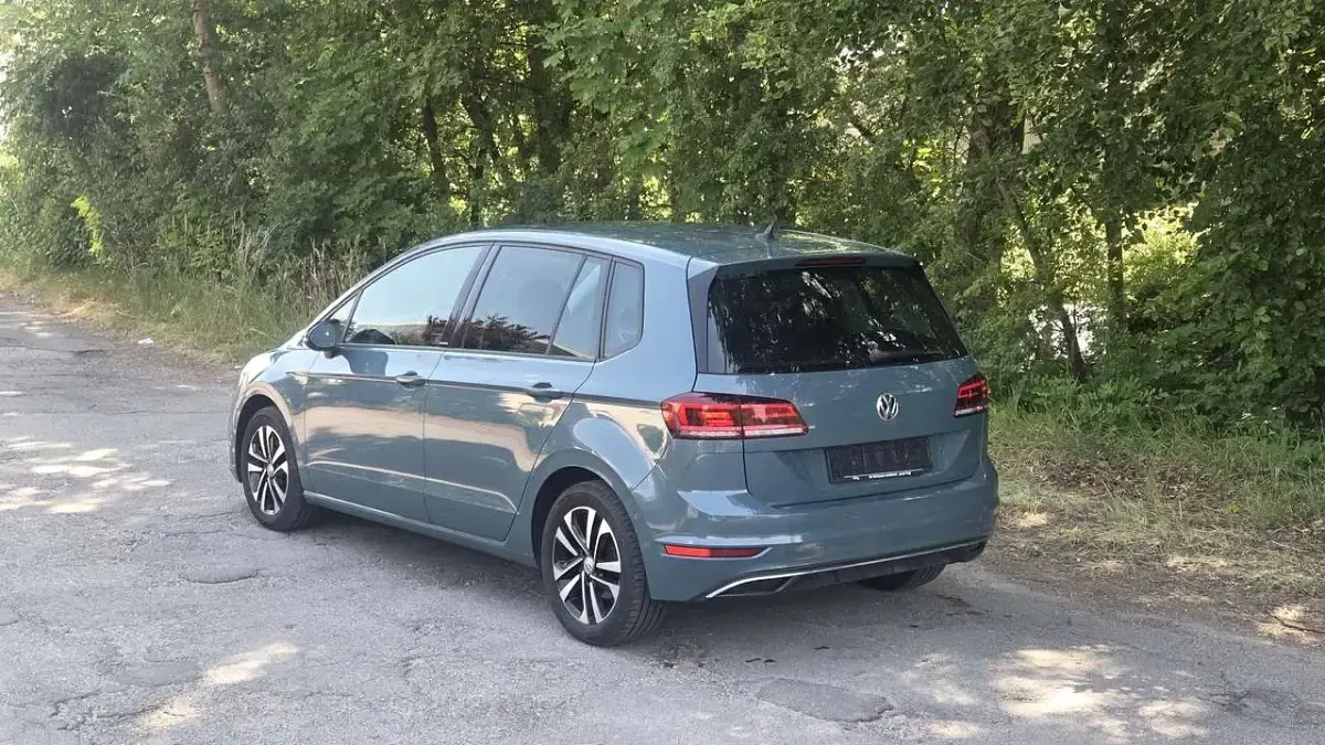 Gebraucht VW Golf VIII IQ Drive 150 PS (110 kW) 2020 Petroleum blue metallic Van / Kleinbus