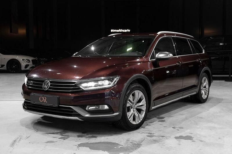 Rot Gebraucht 2017 VW Passat Alltrack Kombi | 14.700 € (Teuer) - Bild 1/4