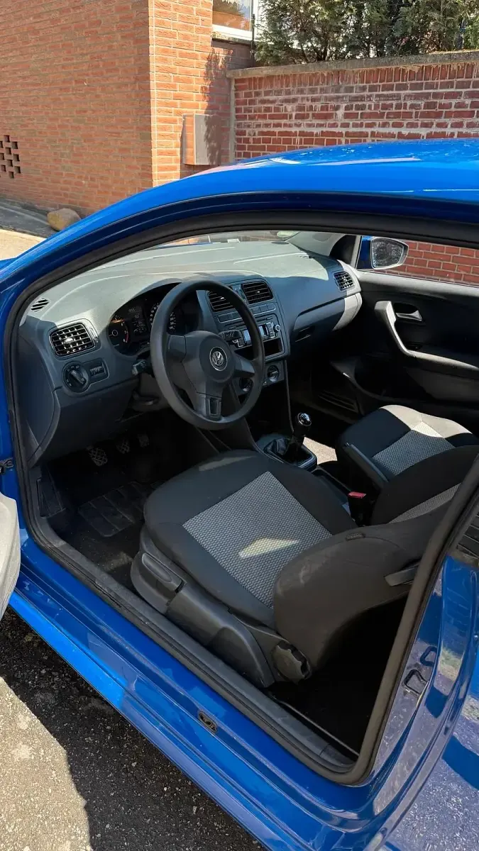 Second-hand VW Polo 60 CP (44 kW) 2013 Albastru Hatchback