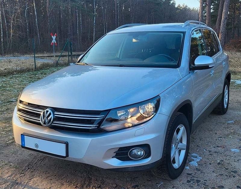 Silber Gebraucht 2016 VW Tiguan Track & Field SUV | 8.900 € - Bild 1/4