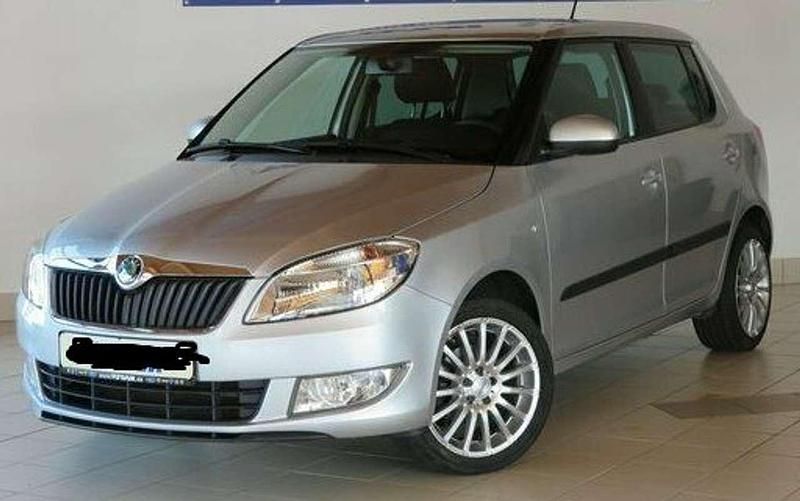 Silber Gebraucht 2011 Skoda Fabia Ambiente Kleinwagen | 5.299 € (Etwas zu teuer) - Bild 1/2