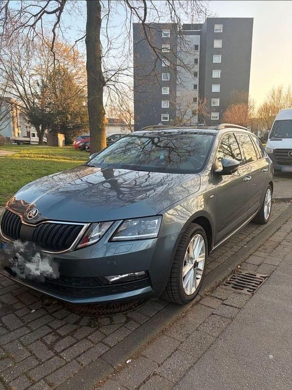 Gebraucht Skoda Octavia Clever 150 PS (110 kW) 2018 Grau Kombi