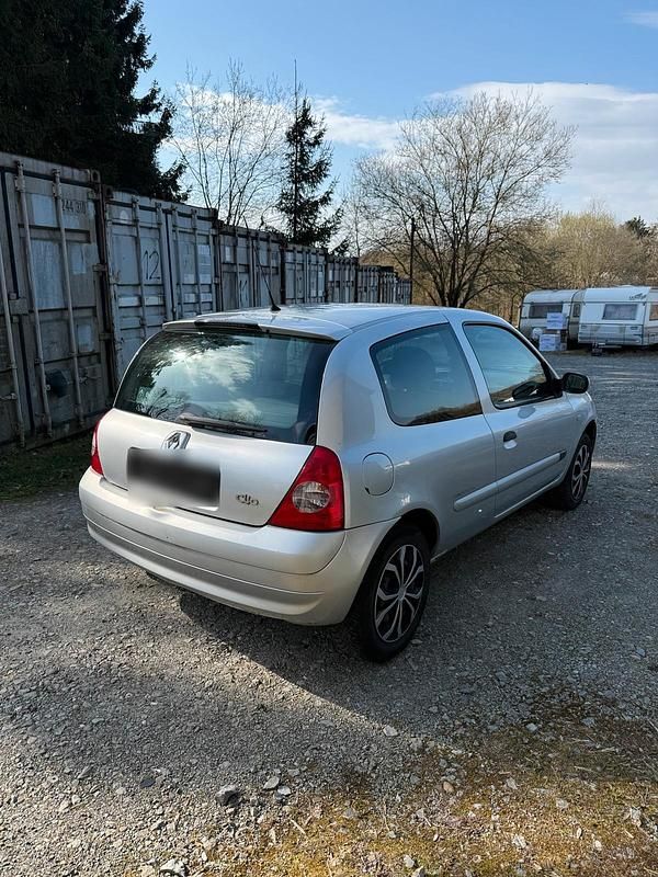 Gebraucht Renault Clio II 75 PS (55 kW) 2005 Silber Kleinwagen