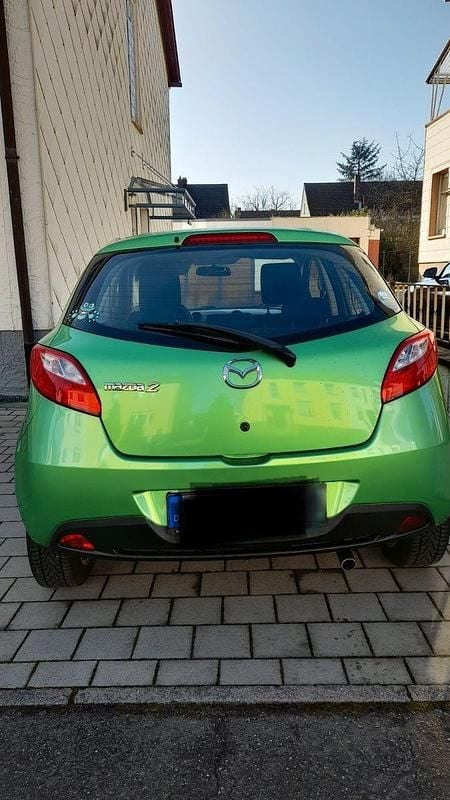 Gebraucht Mazda 2 Edition 84 PS (61 kW) 2012 Grün Kleinwagen