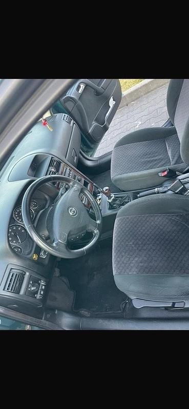 Gebraucht Opel Astra 101 PS (74 kW) 2002 Grün Kleinwagen