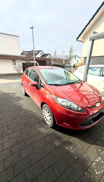 Gebraucht Ford Fiesta Ambiente 60 PS (44 kW) 2009 Rot Kleinwagen