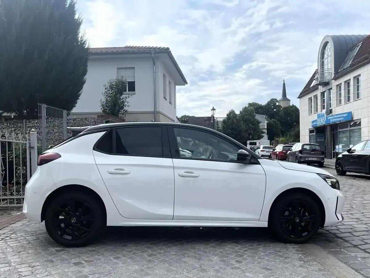 Gebraucht Opel Corsa 101 PS (74 kW) 2024 Lack weiss banquise/typ aussen Kleinwagen