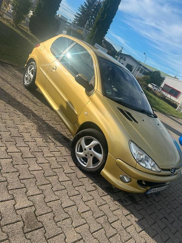 Gold Gebraucht 2004 Peugeot 206 Coupé | 3.599 € (Teuer) - Bild 1/4