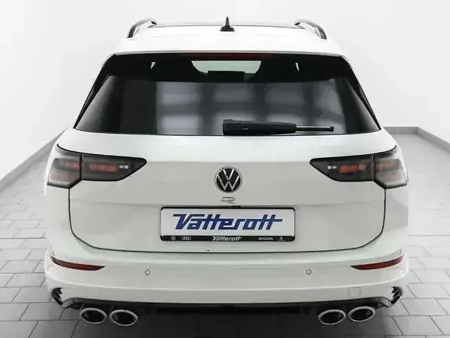 Gebraucht VW Golf VIII R 333 PS (244 kW) 2025 Weiss Kombi