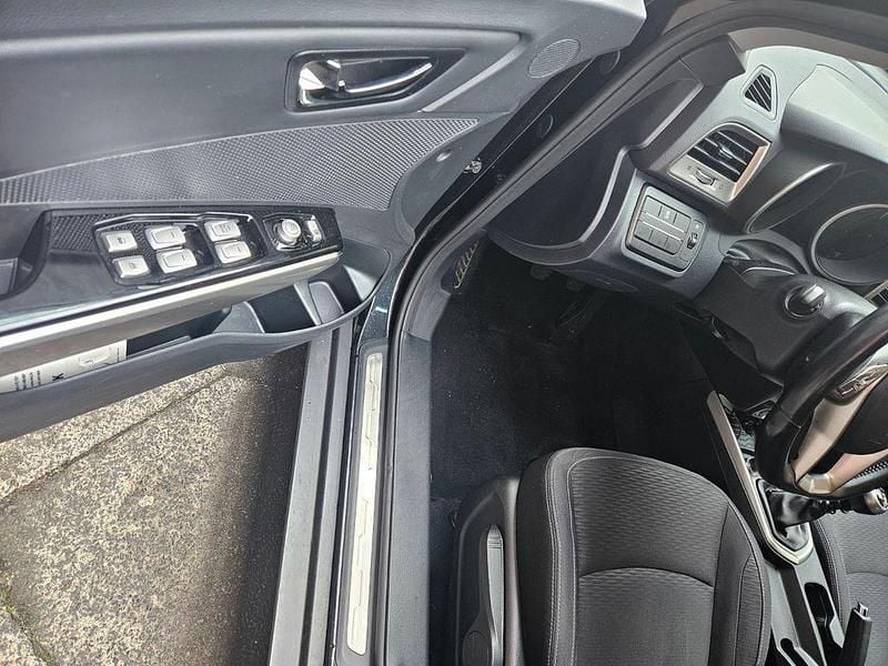 Schwarz Gebraucht 2019 Ssangyong (KGM) Tivoli Crystal SUV | 8.500 € - Bild 1/4