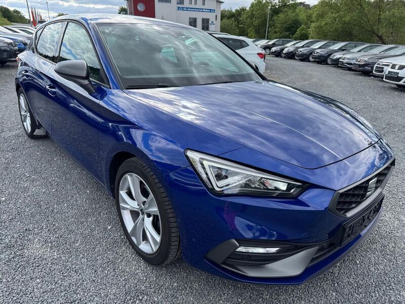 Blau Gebraucht 2021 Seat Leon FR Limousine | 20.685 € (Fairer Preis) - Bild 1/4