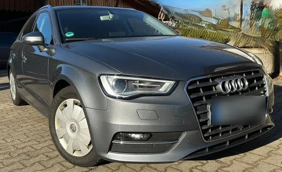 Gebraucht Audi A3 Ambiente 150 PS (110 kW) 2015 Grau Limousine