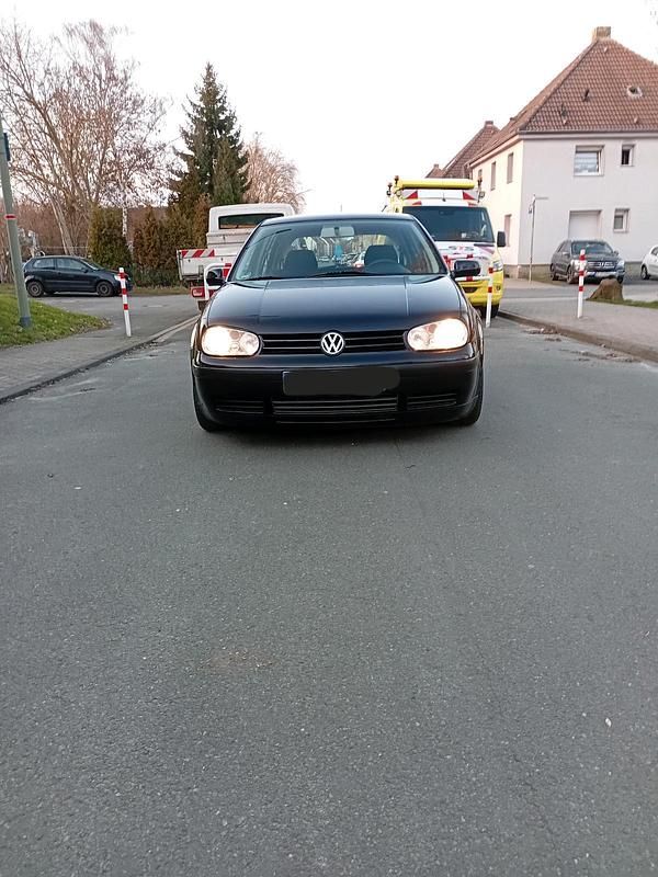 Gebraucht VW Golf IV 75 PS (55 kW) 2000 Schwarz Kleinwagen