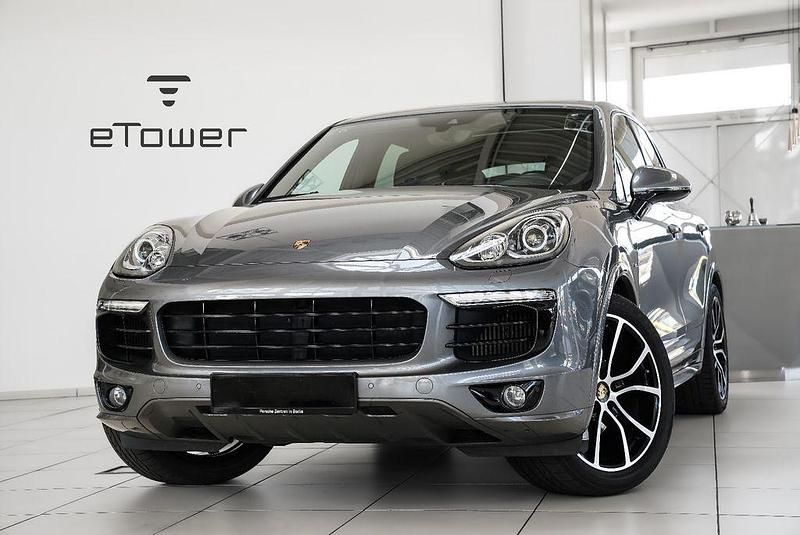 Grau Gebraucht 2016 Porsche Cayenne SUV | 38.990 € (Teuer) - Bild 1/4