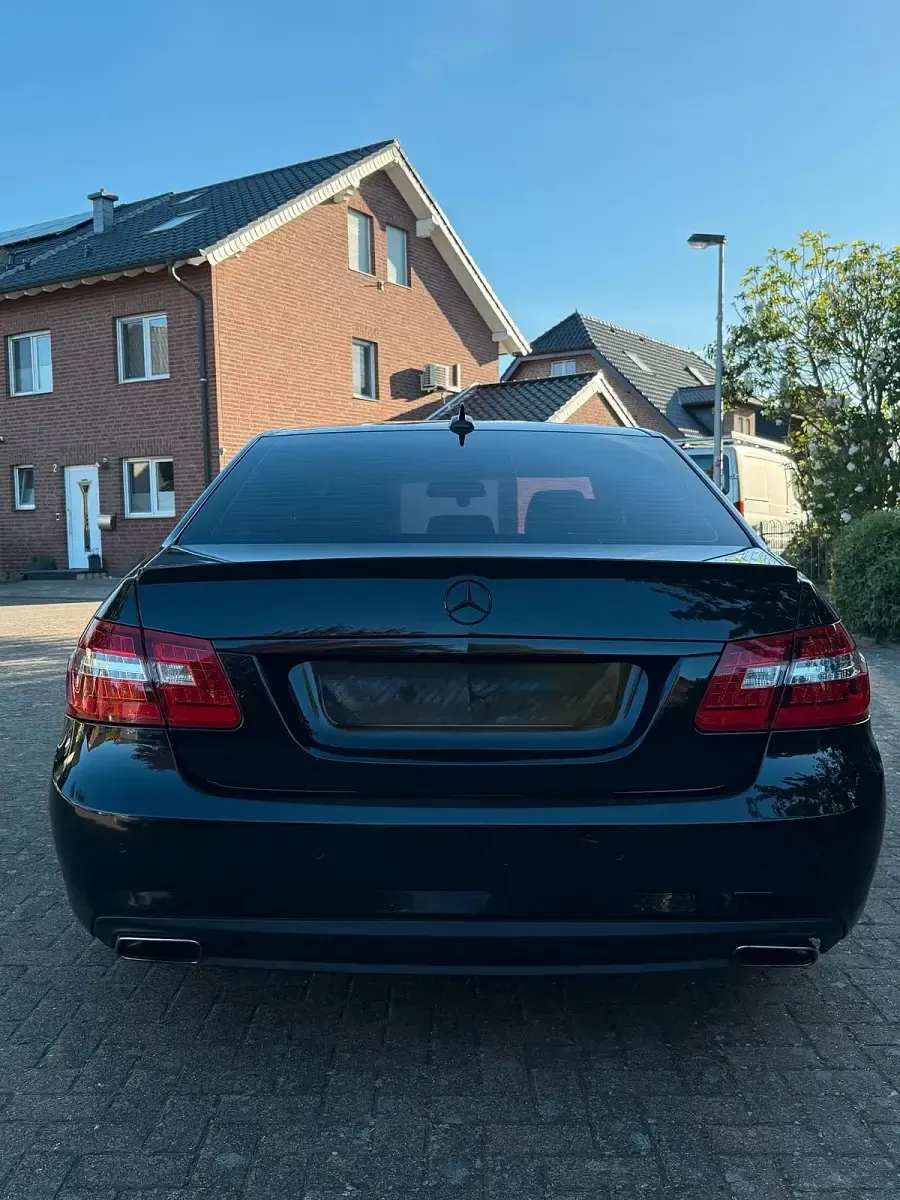 Gebraucht Mercedes E500 Avantgarde 408 PS (300 kW) 2012 Schwarz Limousine