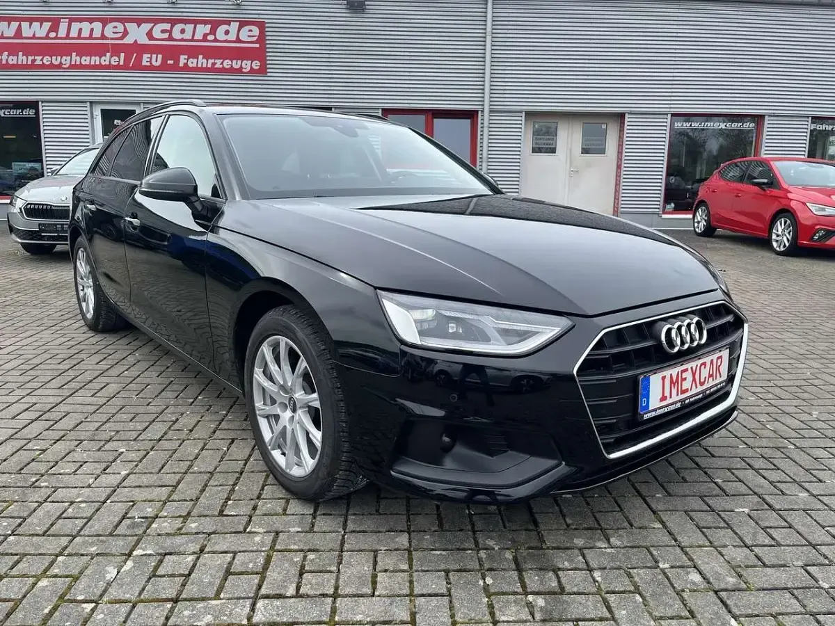 Gebraucht Audi A4 150 PS (110 kW) 2022 Mythosschwarz metallic Kombi