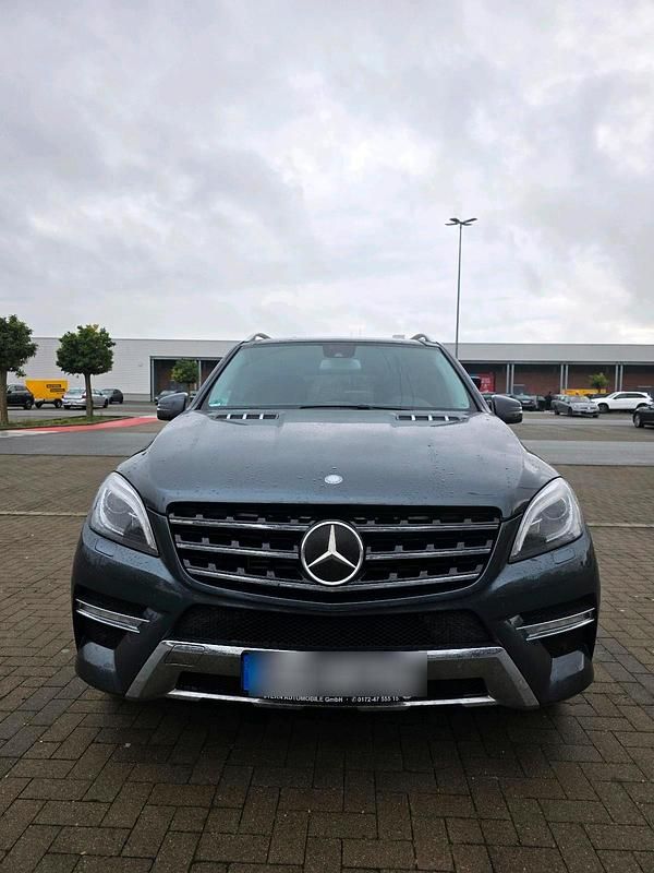 Gebraucht Mercedes ML350 258 PS (189 kW) 2012 Grau SUV