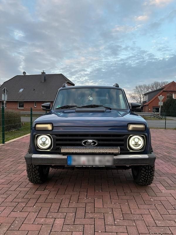 Blau Gebraucht 2017 Lada niva SUV | 8.500 € (Superpreis) - Bild 1/4